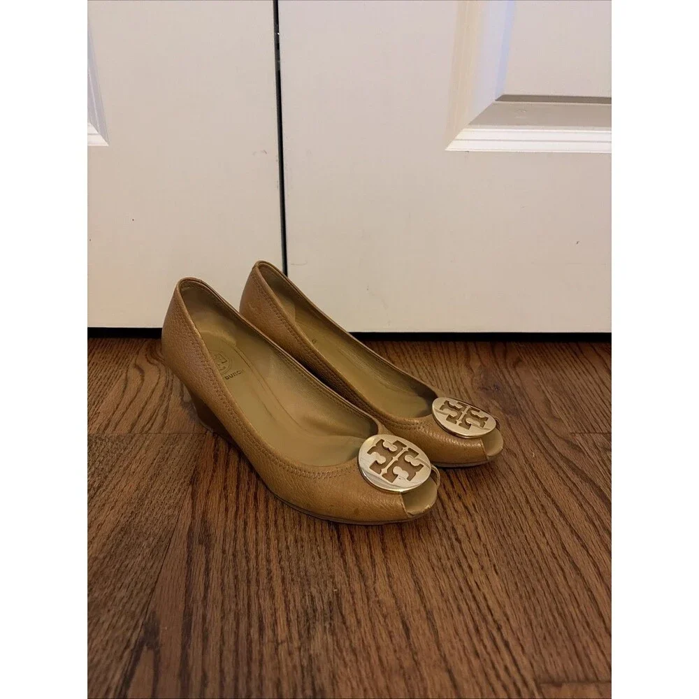 Tory Burch Womens Sally Tan Leather Round Toe Slip On Wedge Pump Heels 8M